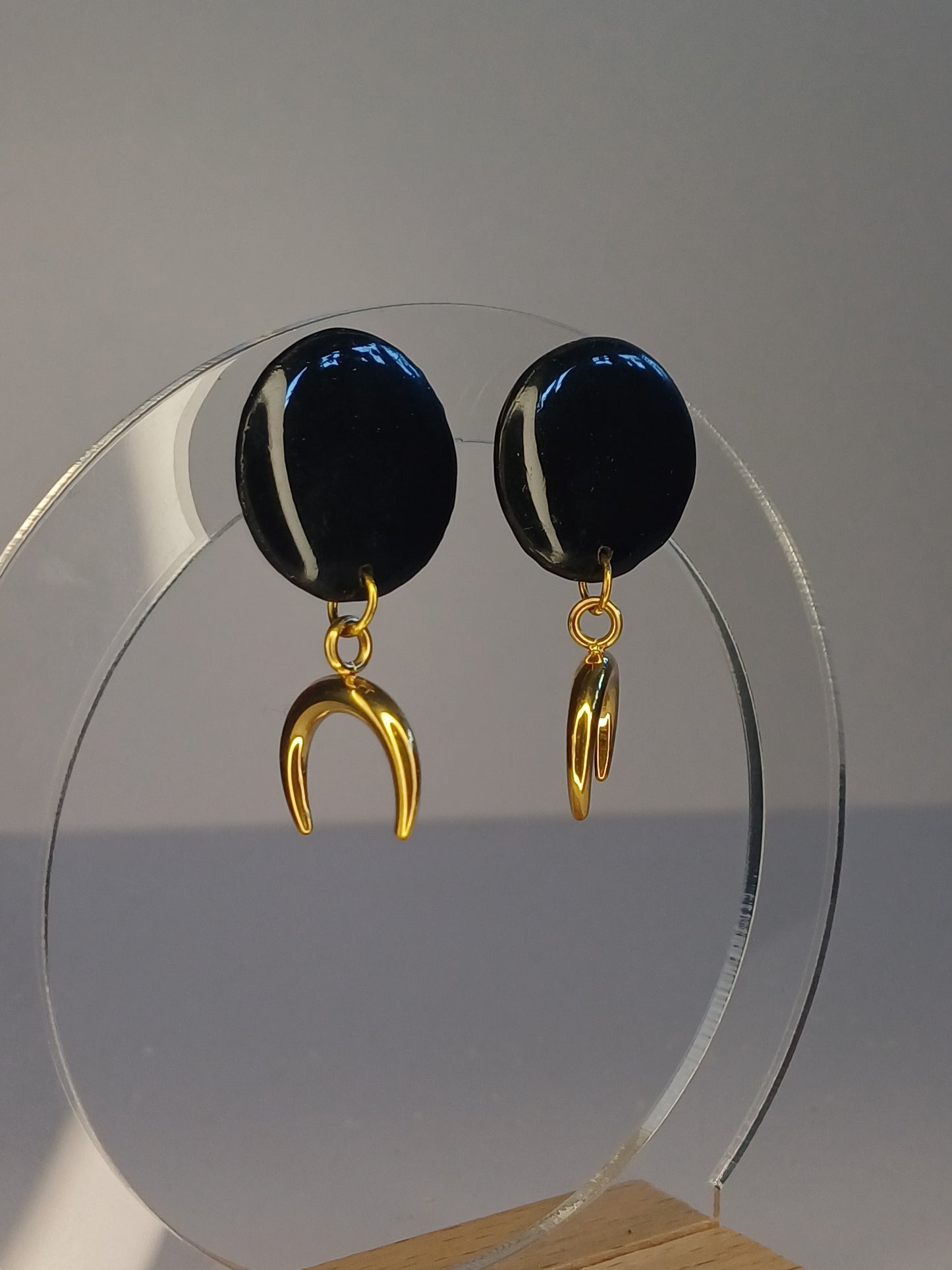 Black x Gold Crescent Stecker