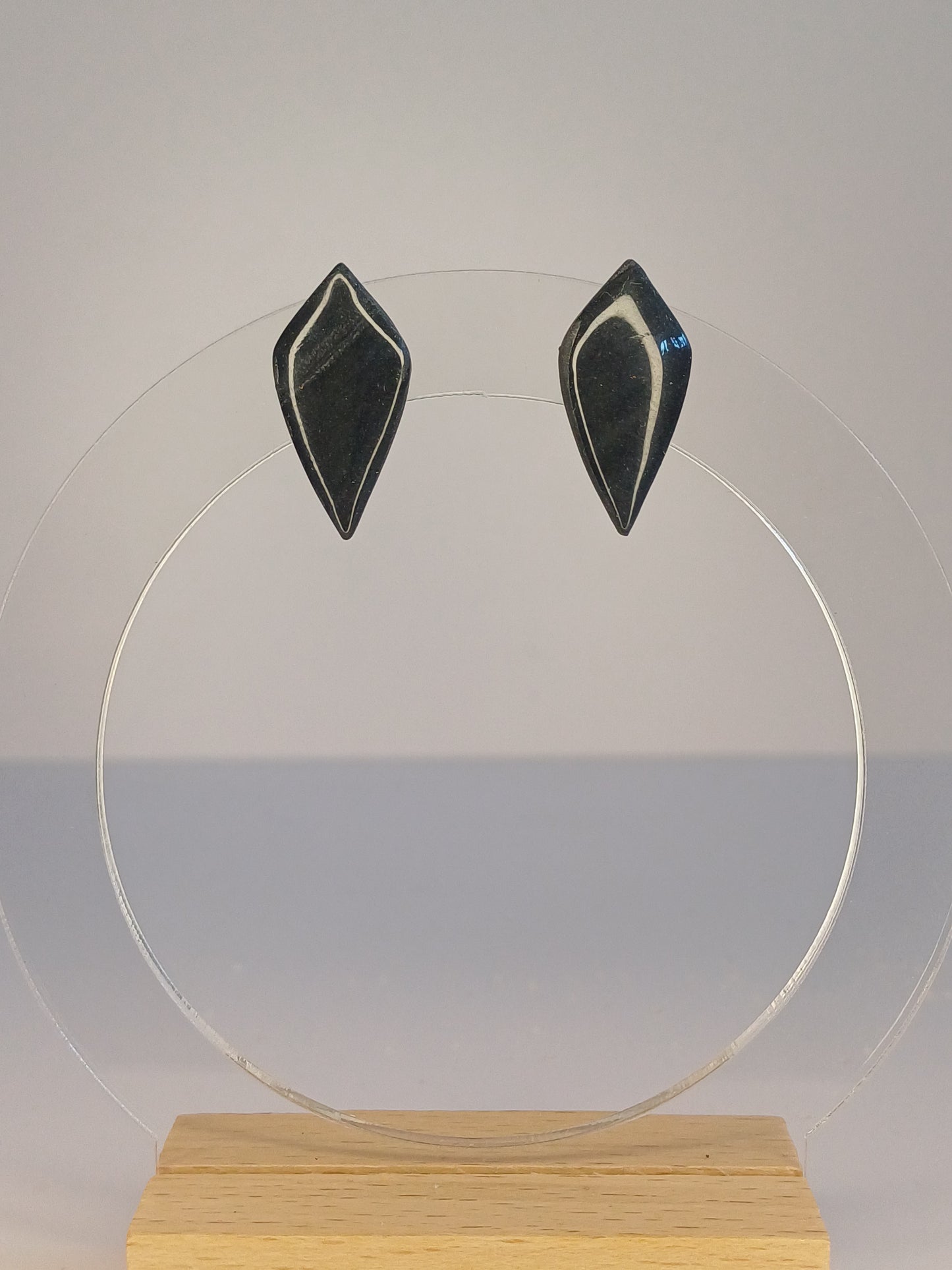 Blackish Diamond Stecker
