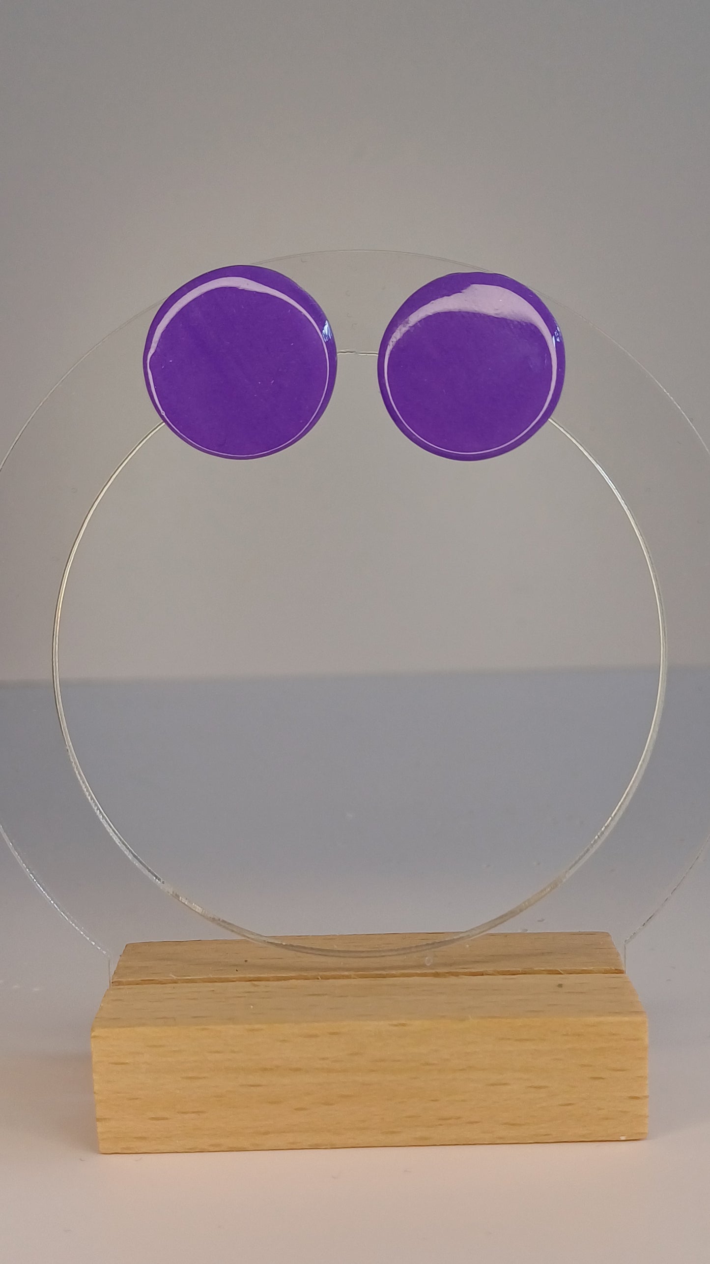 Lila Stecker, medium