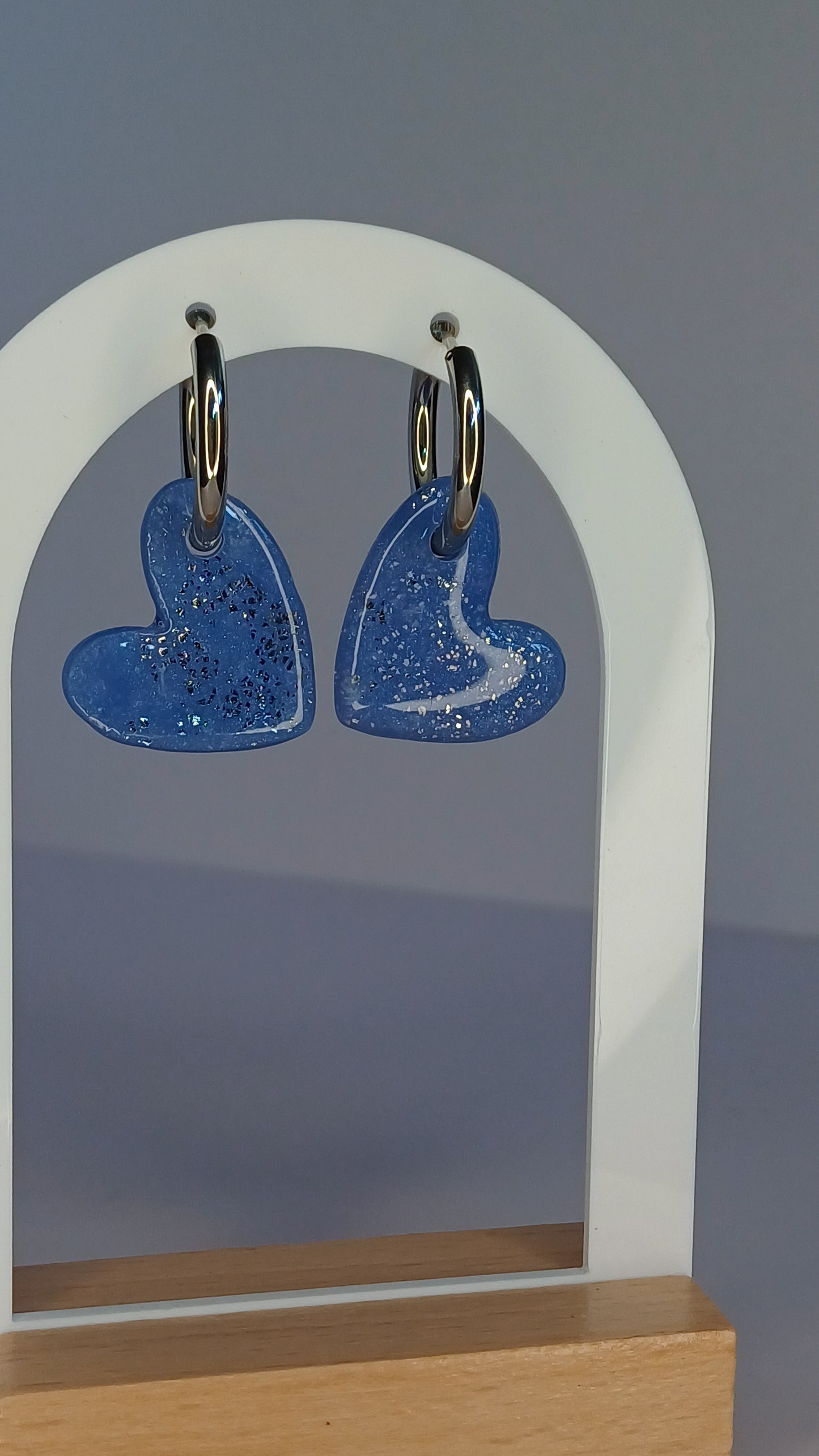 Arctic Blue Hearts Creolen, medium