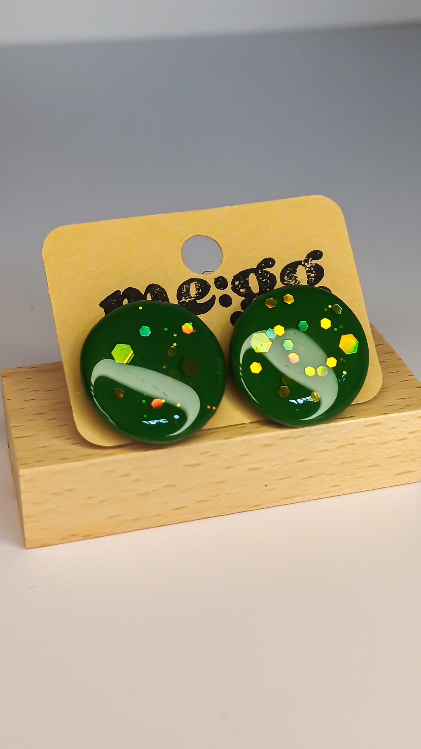 Emerald Stecker, medium